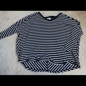 Long sleeve soft shirt,long in back short in front